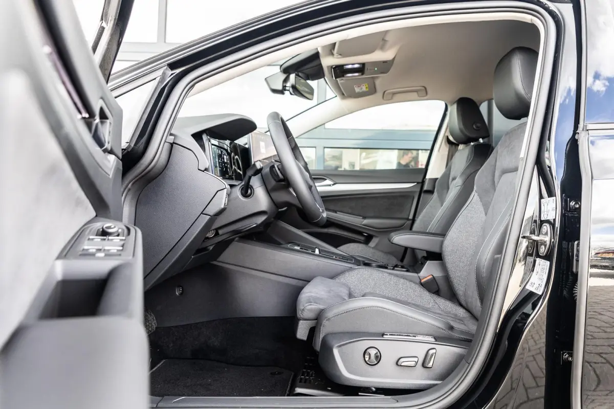 1.5 eTSI 115pk Life Edition | Comfort Pakket | 18" Velgen