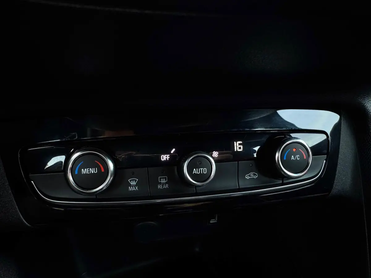 1.2 GS Line | Automaat | LED | 360 Camera | Parksens | Carplay | Leder | Two Tone |