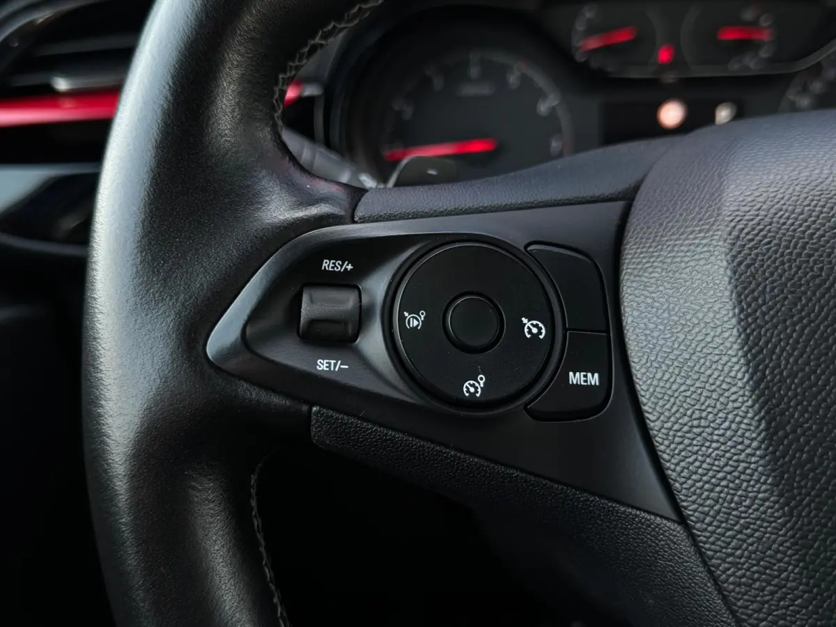 1.2 GS Line | Automaat | LED | 360 Camera | Parksens | Carplay | Leder | Two Tone |