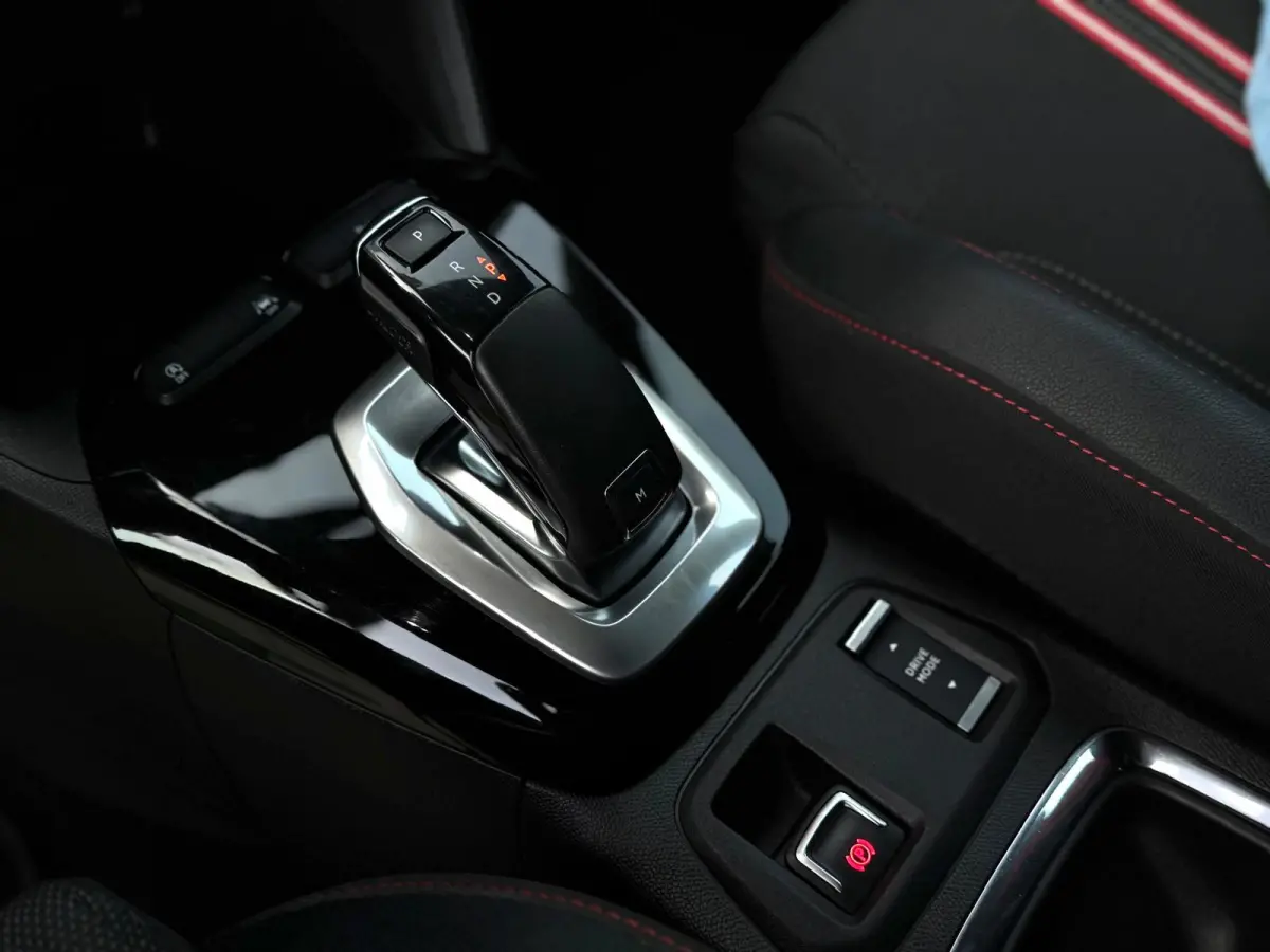 1.2 GS Line | Automaat | LED | 360 Camera | Parksens | Carplay | Leder | Two Tone |