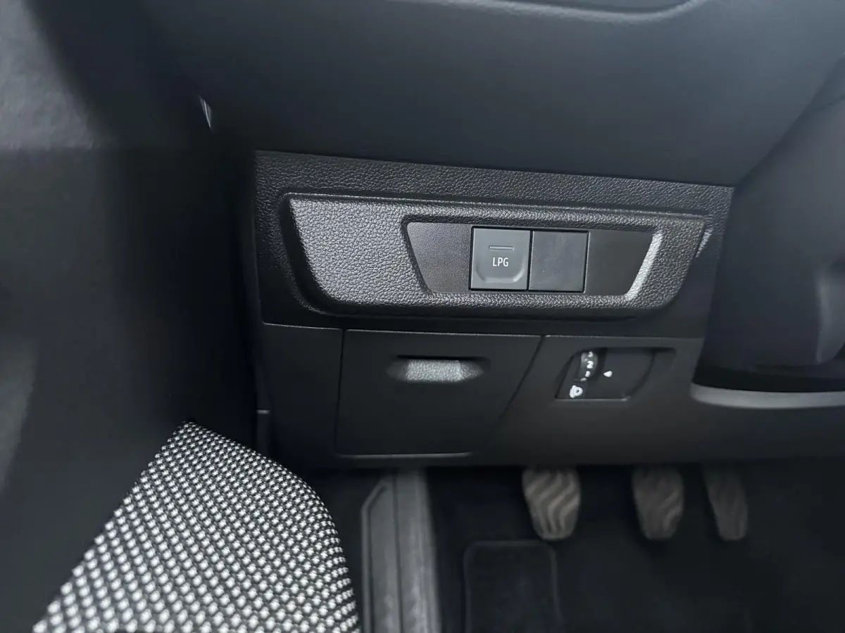 TCe 100 ECO-G Expression | Navigatie | Parkeercamera | Climate Control |