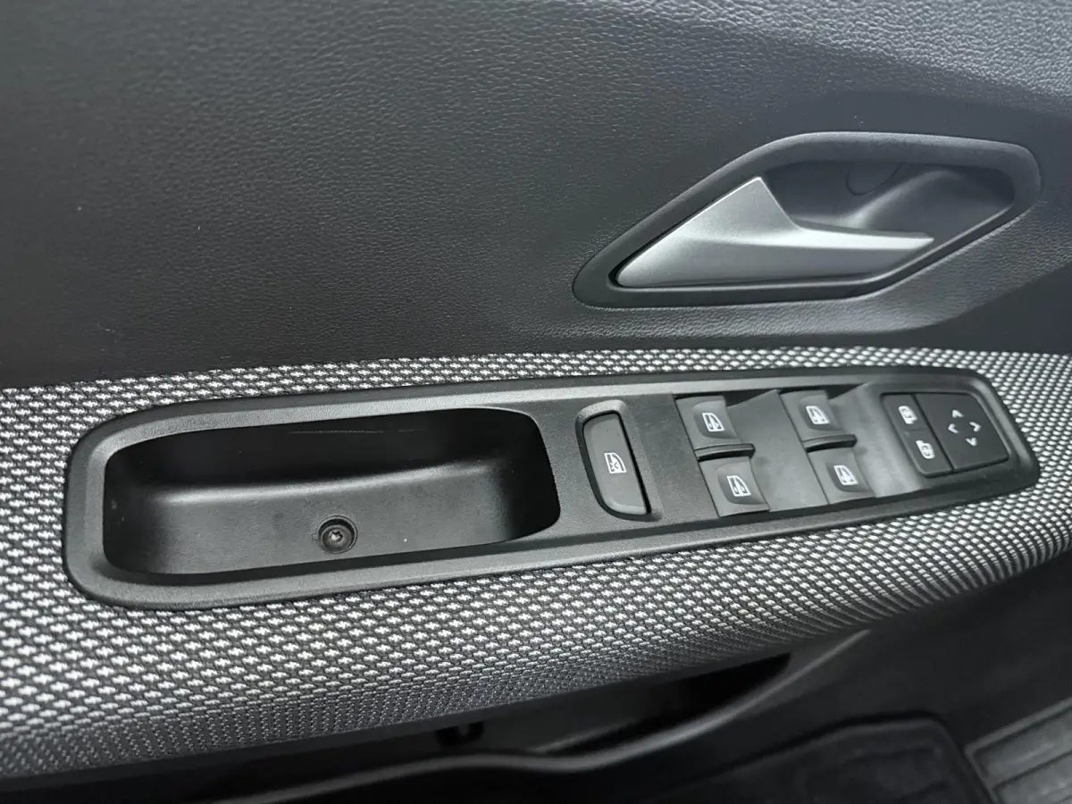 TCe 100 ECO-G Expression | Navigatie | Parkeercamera | Climate Control |