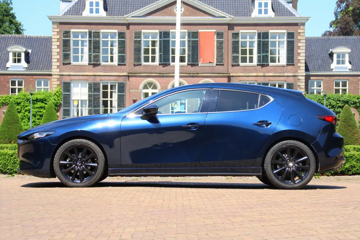 2.0 e-SkyActiv-G M Hybrid 150 Sportive | NL-AUTO! | 1E EIGENAAR! | ADAPTIVE CRUISE | BTW! | CAMERA | STOELVERWARMING | PARK SENS V+A | HEAD UP | DODE HOEK | BOSE AUDIO