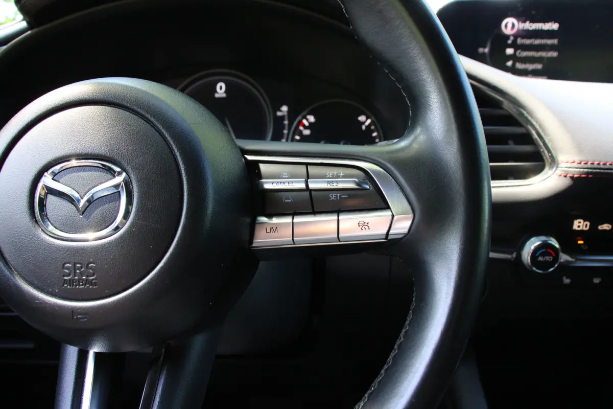 2.0 e-SkyActiv-G M Hybrid 150 Sportive | NL-AUTO! | 1E EIGENAAR! | ADAPTIVE CRUISE | BTW! | CAMERA | STOELVERWARMING | PARK SENS V+A | HEAD UP | DODE HOEK | BOSE AUDIO