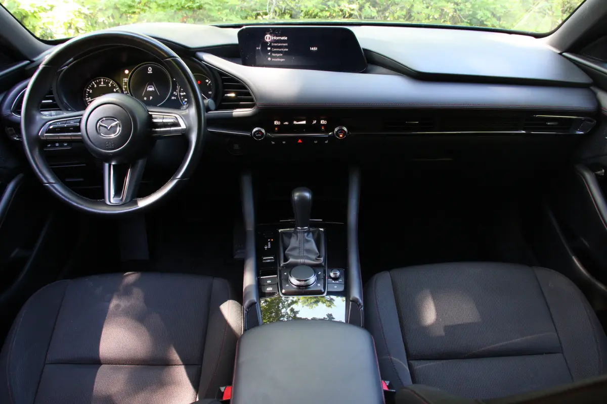 2.0 e-SkyActiv-G M Hybrid 150 Sportive | NL-AUTO! | 1E EIGENAAR! | ADAPTIVE CRUISE | BTW! | CAMERA | STOELVERWARMING | PARK SENS V+A | HEAD UP | DODE HOEK | BOSE AUDIO