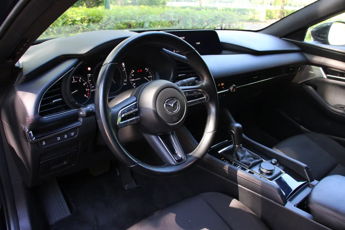 2.0 e-SkyActiv-G M Hybrid 150 Sportive | NL-AUTO! | 1E EIGENAAR! | ADAPTIVE CRUISE | BTW! | CAMERA | STOELVERWARMING | PARK SENS V+A | HEAD UP | DODE HOEK | BOSE AUDIO