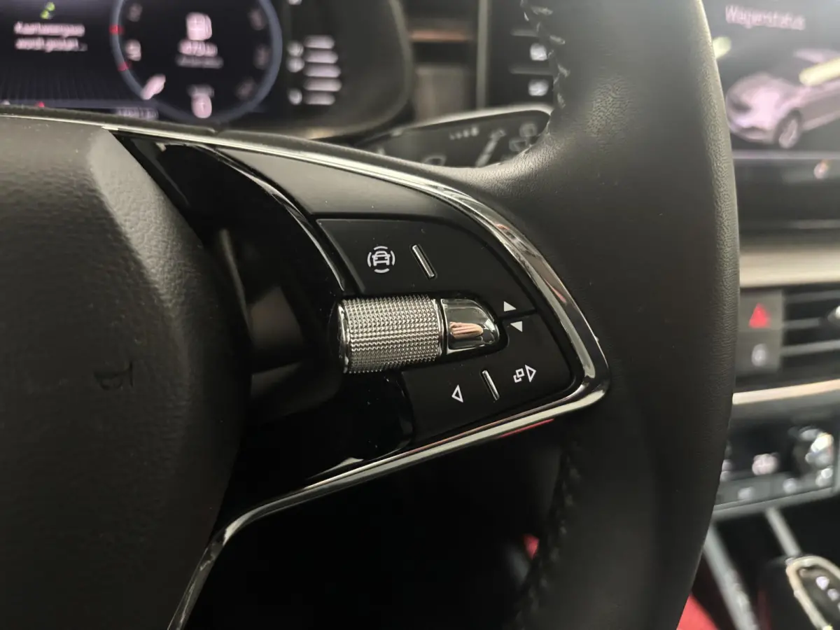 1.0 TSI Business Edition Navigatie Climate control Lichtmetalen velgen