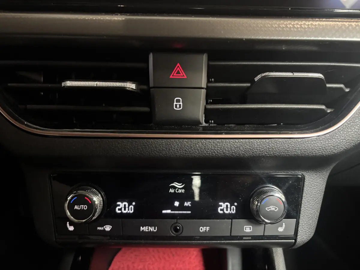 1.0 TSI Business Edition Navigatie Climate control Lichtmetalen velgen