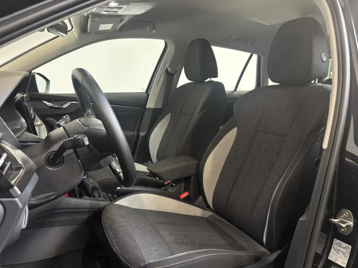 1.0 TSI Business Edition Navigatie Climate control Lichtmetalen velgen