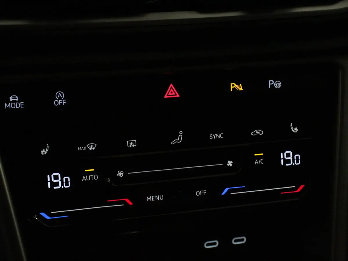 1.0 TSI 110pk Move Navigatie Apple Carpla/Android Auto Digitale Cockpit Climate Control Lichtmetalen velgen Dab
