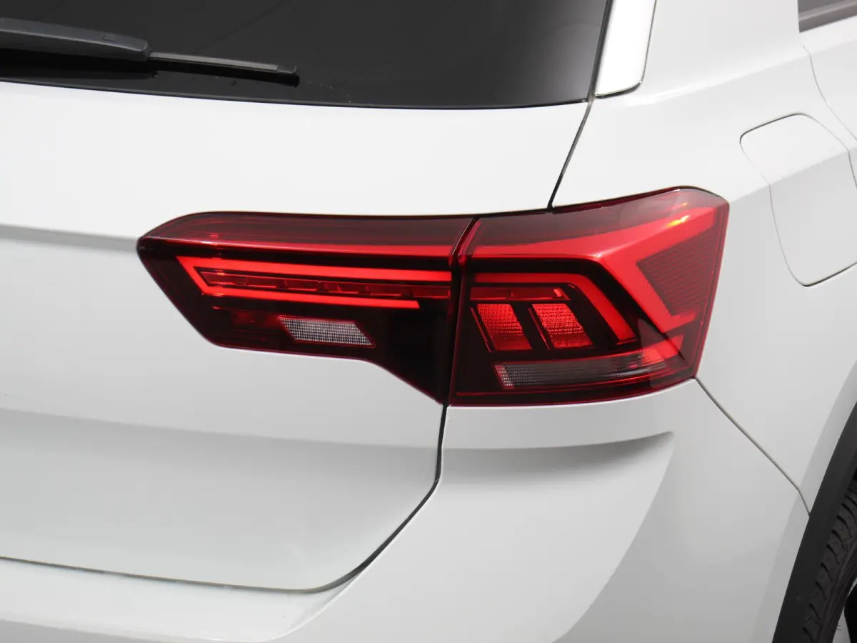 1.0 TSI 110pk Move Navigatie Apple Carpla/Android Auto Digitale Cockpit Climate Control Lichtmetalen velgen Dab