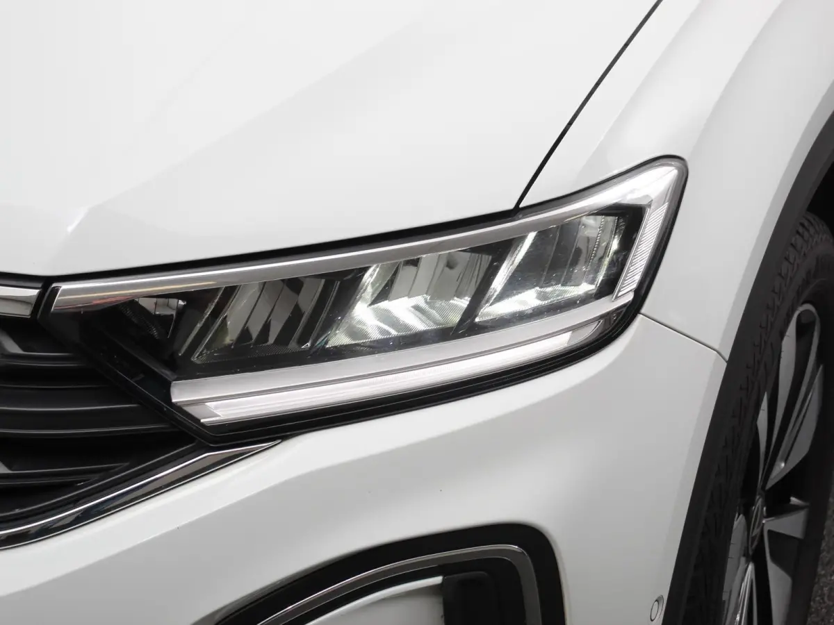 1.0 TSI 110pk Move Navigatie Apple Carpla/Android Auto Digitale Cockpit Climate Control Lichtmetalen velgen Dab