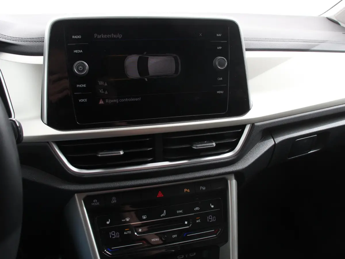 1.0 TSI 110pk Move Navigatie Apple Carpla/Android Auto Digitale Cockpit Climate Control Lichtmetalen velgen Dab