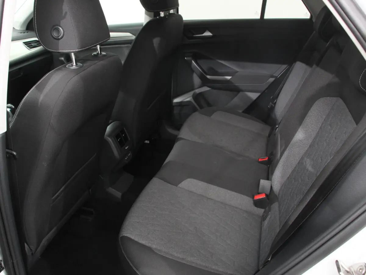 1.0 TSI 110pk Move Navigatie Apple Carpla/Android Auto Digitale Cockpit Climate Control Lichtmetalen velgen Dab
