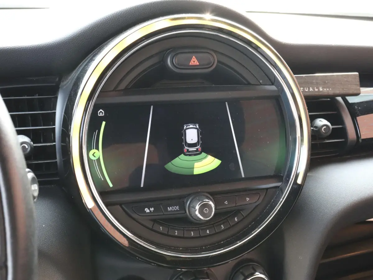 One 1.5 5-DRS Automaat Business Edition Navigatie PDC Cruise Control Airco 17" Lichtmetalen velgen 5-Deurs