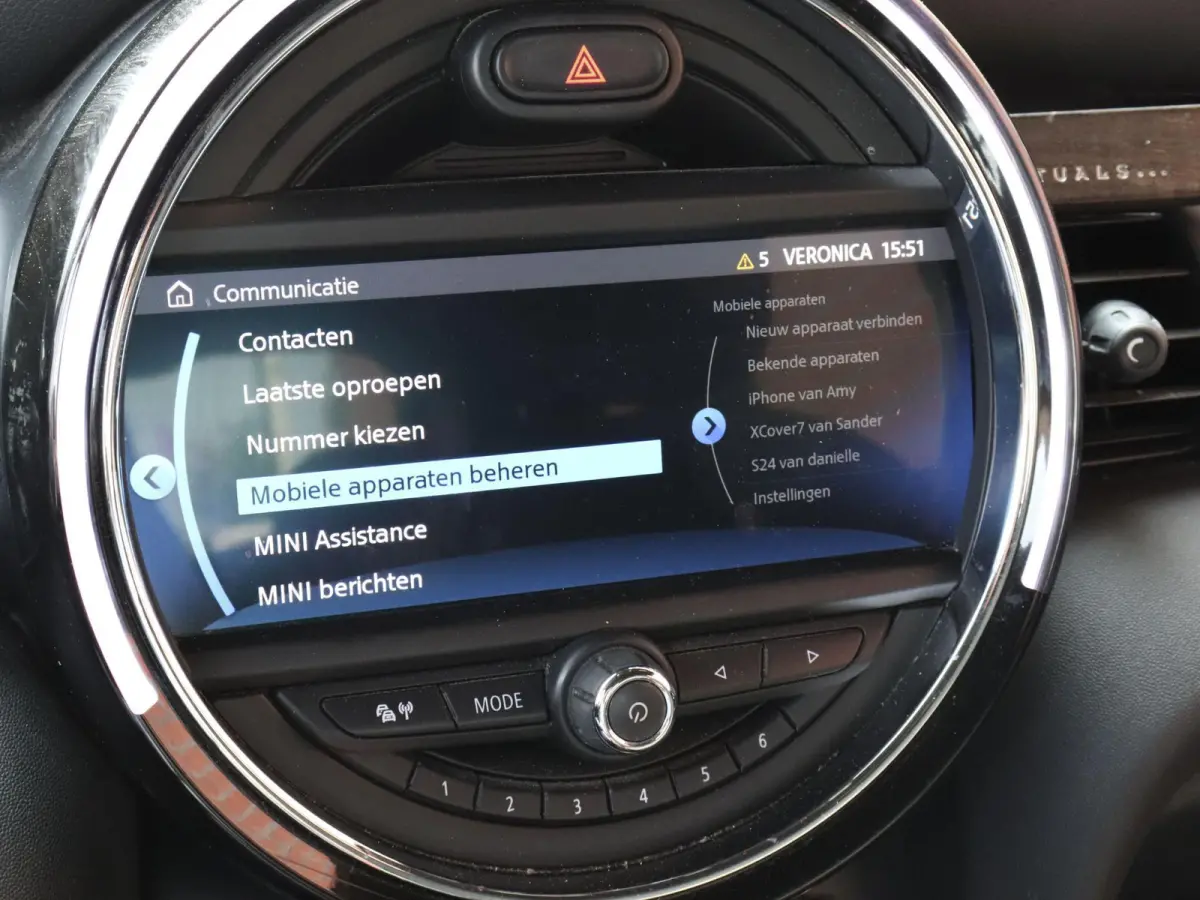 One 1.5 5-DRS Automaat Business Edition Navigatie PDC Cruise Control Airco 17" Lichtmetalen velgen 5-Deurs