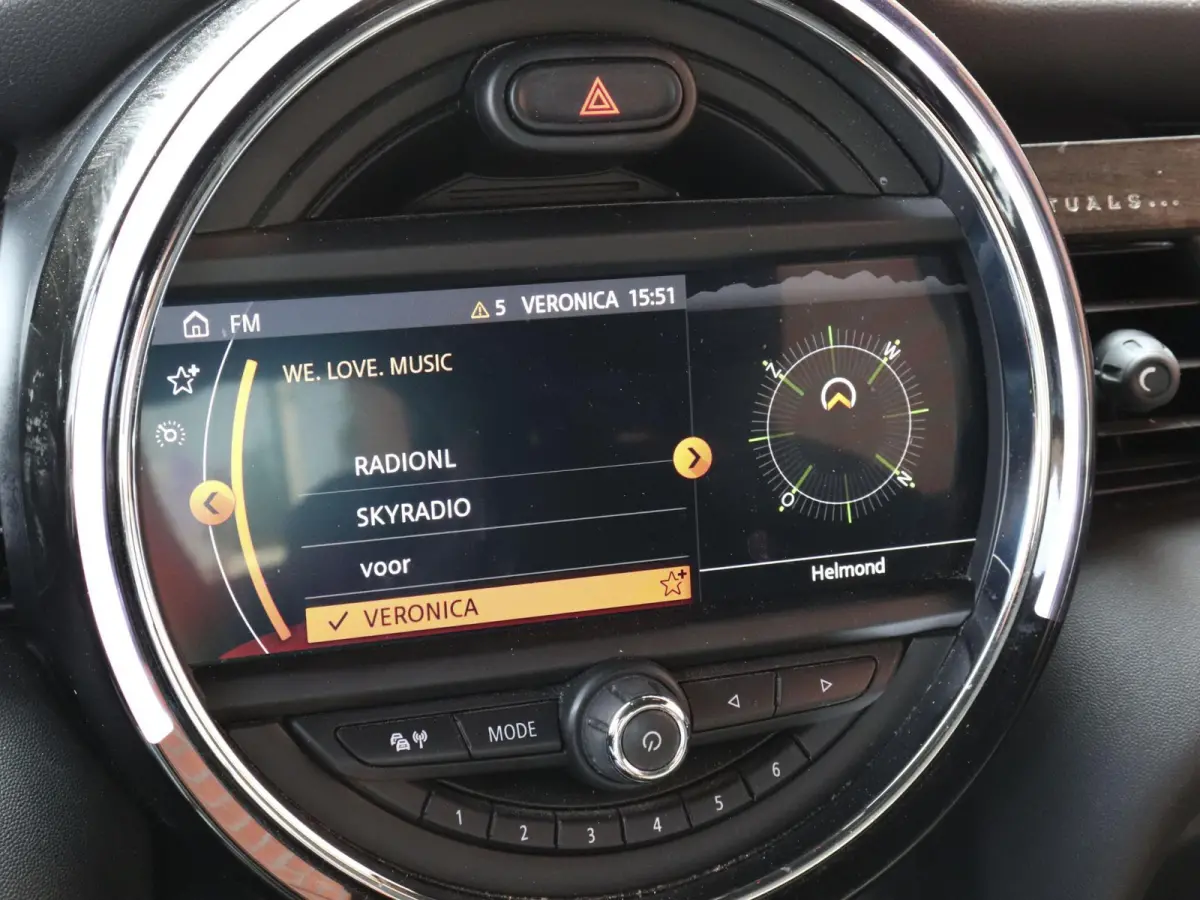 One 1.5 5-DRS Automaat Business Edition Navigatie PDC Cruise Control Airco 17" Lichtmetalen velgen 5-Deurs