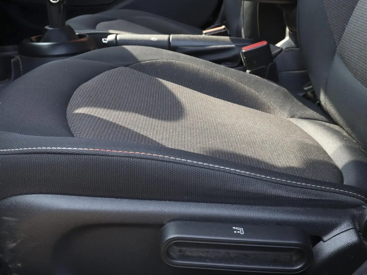 One 1.5 5-DRS Automaat Business Edition Navigatie PDC Cruise Control Airco 17" Lichtmetalen velgen 5-Deurs