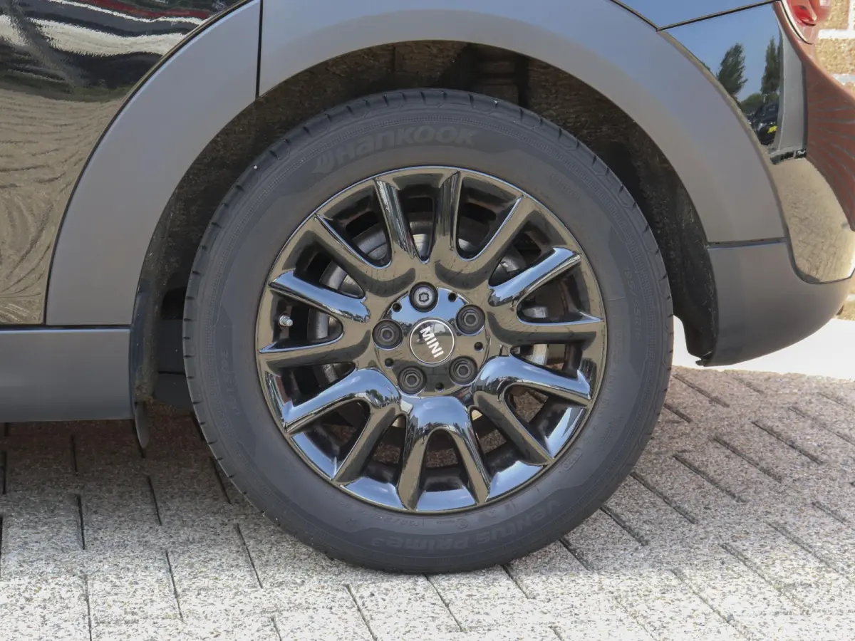One 1.5 5-DRS Automaat Business Edition Navigatie PDC Cruise Control Airco 17" Lichtmetalen velgen 5-Deurs