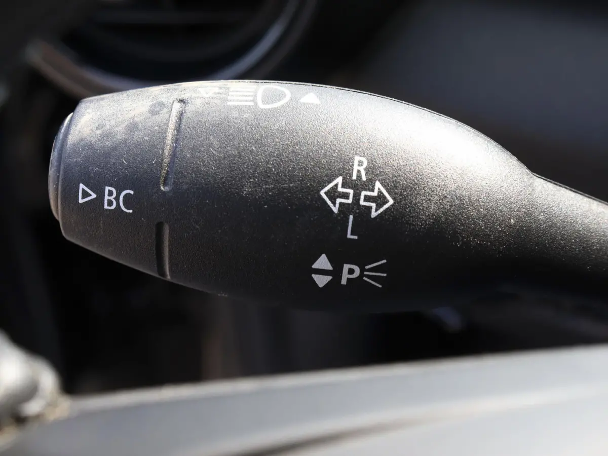 One 1.5 5-DRS Automaat Business Edition Navigatie PDC Cruise Control Airco 17" Lichtmetalen velgen 5-Deurs