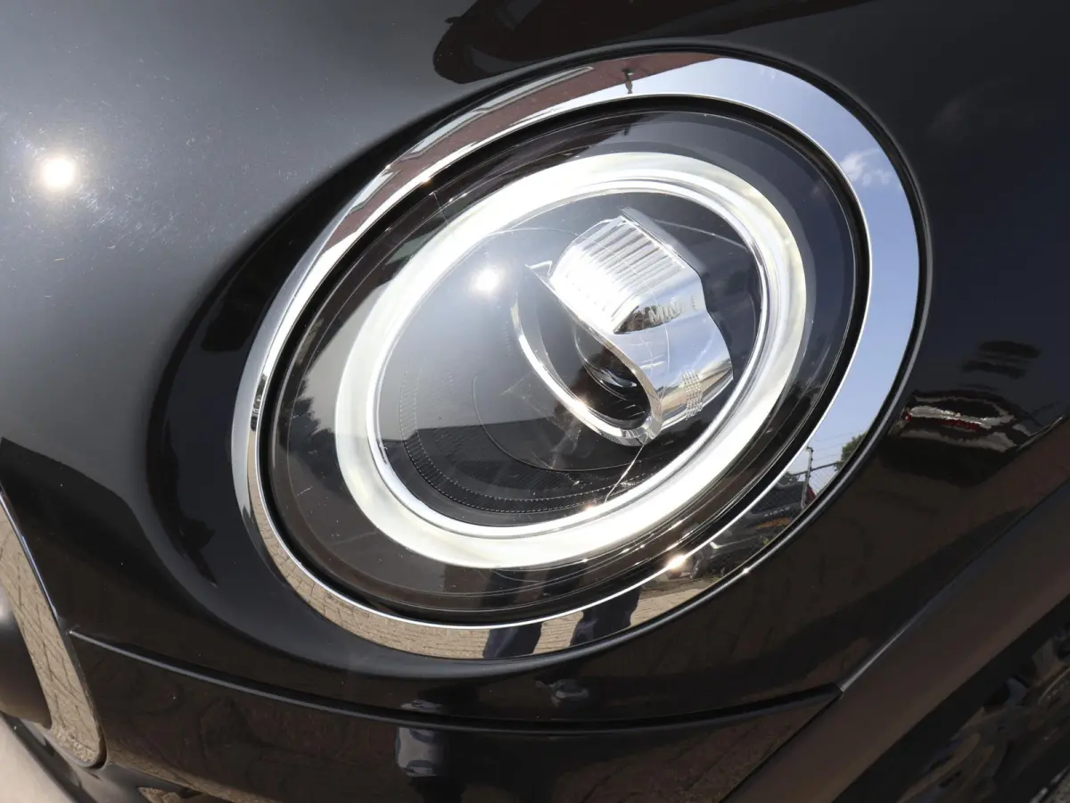 One 1.5 5-DRS Automaat Business Edition Navigatie PDC Cruise Control Airco 17" Lichtmetalen velgen 5-Deurs