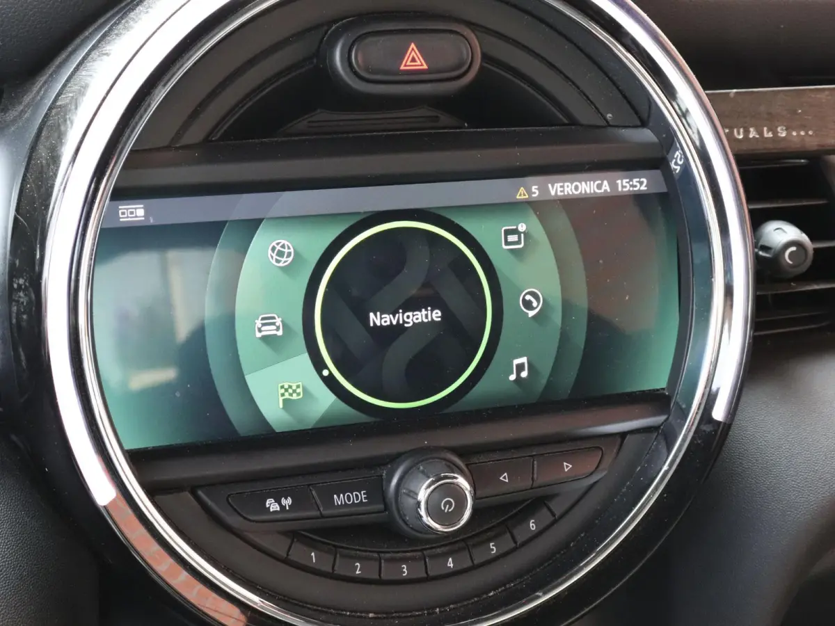 One 1.5 5-DRS Automaat Business Edition Navigatie PDC Cruise Control Airco 17" Lichtmetalen velgen 5-Deurs