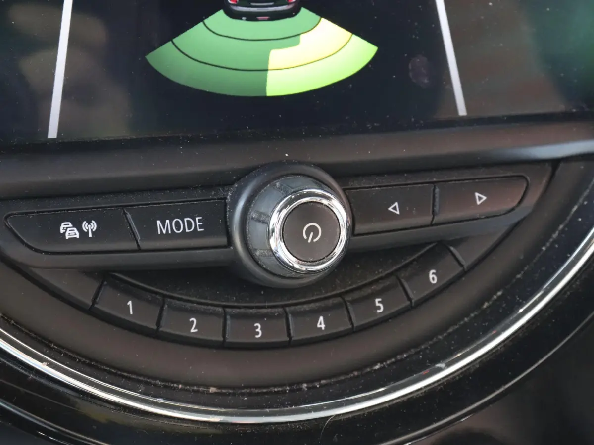 One 1.5 5-DRS Automaat Business Edition Navigatie PDC Cruise Control Airco 17" Lichtmetalen velgen 5-Deurs