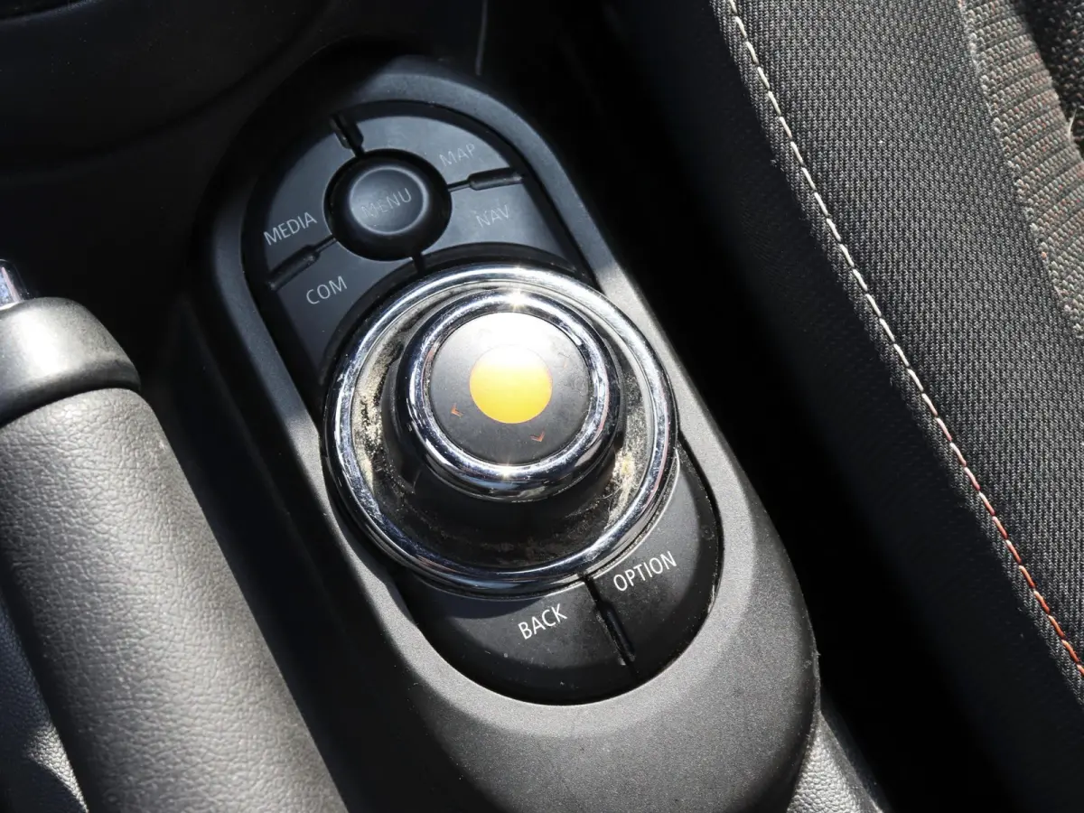 One 1.5 5-DRS Automaat Business Edition Navigatie PDC Cruise Control Airco 17" Lichtmetalen velgen 5-Deurs