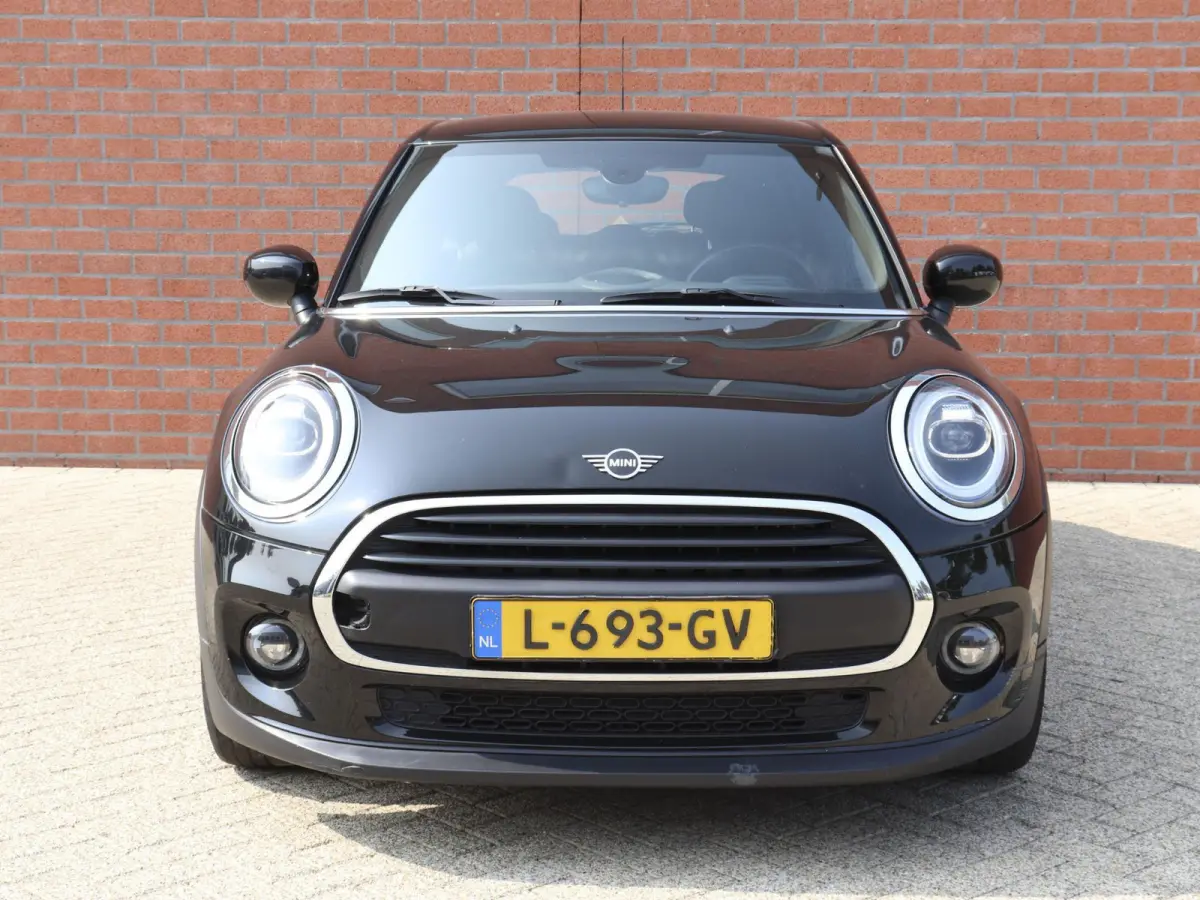 One 1.5 5-DRS Automaat Business Edition Navigatie PDC Cruise Control Airco 17" Lichtmetalen velgen 5-Deurs