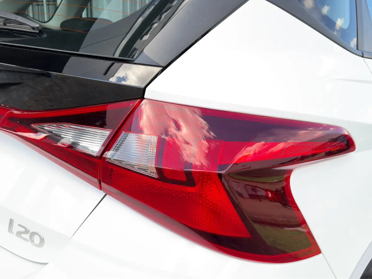 1.0 T-GDI 100pk Comfort | Airco | Camera | Carplay | Cruise control | Dodehoek detectie | Navigatie | Parkeersensoren | Digitaal cockpit | Lichtmetalen velgen