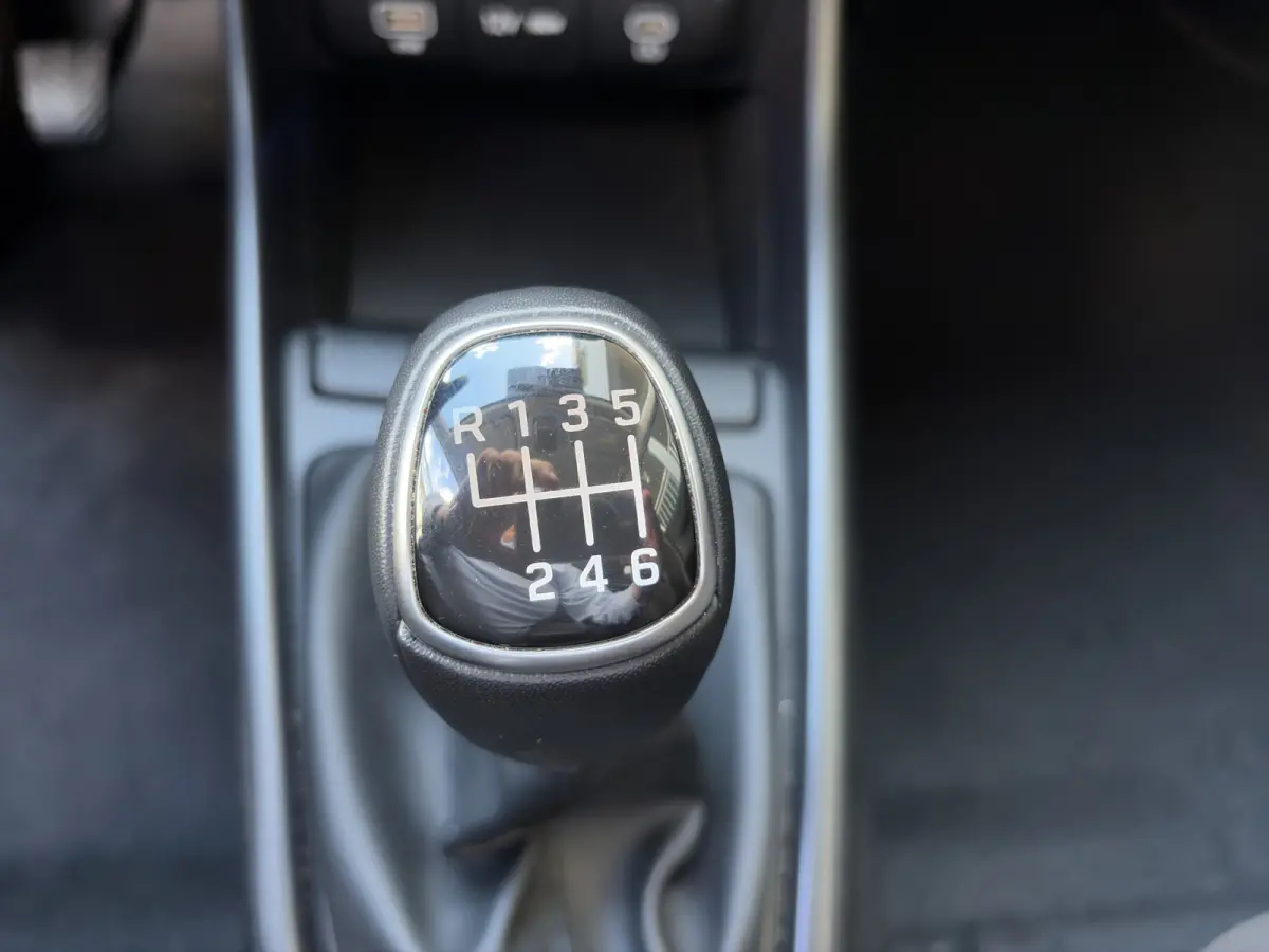 1.0 T-GDI 100pk Comfort | Airco | Camera | Carplay | Cruise control | Dodehoek detectie | Navigatie | Parkeersensoren | Digitaal cockpit | Lichtmetalen velgen
