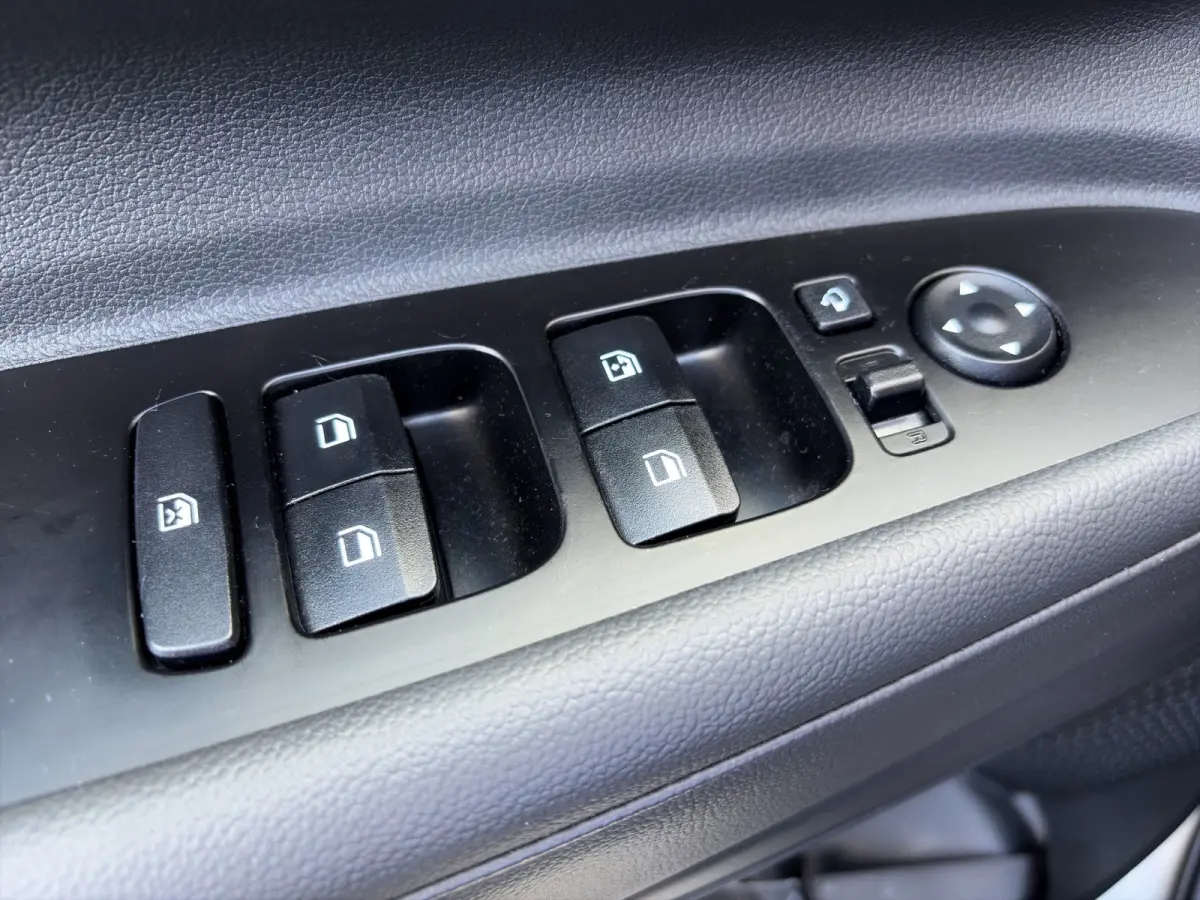 1.0 T-GDI 100pk Comfort | Airco | Camera | Carplay | Cruise control | Dodehoek detectie | Navigatie | Parkeersensoren | Digitaal cockpit | Lichtmetalen velgen