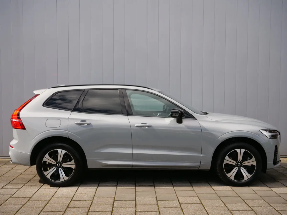 2.0 T6 Plug-in hybrid AWD Plus Dark 350 Pk Automaat Navi / DAB / Apple Carplay / Pano-dak