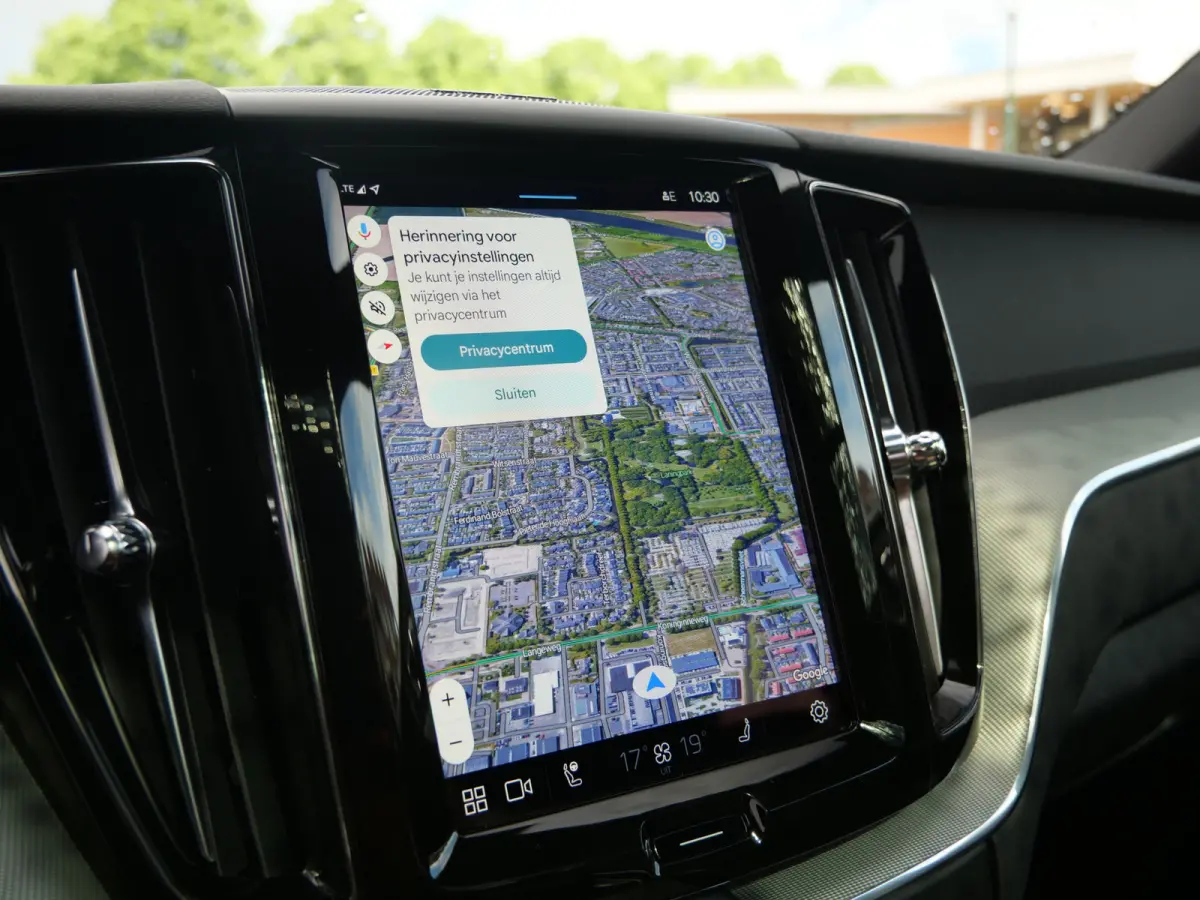2.0 T6 Plug-in hybrid AWD Plus Dark 350 Pk Automaat Navi / DAB / Apple Carplay / Pano-dak