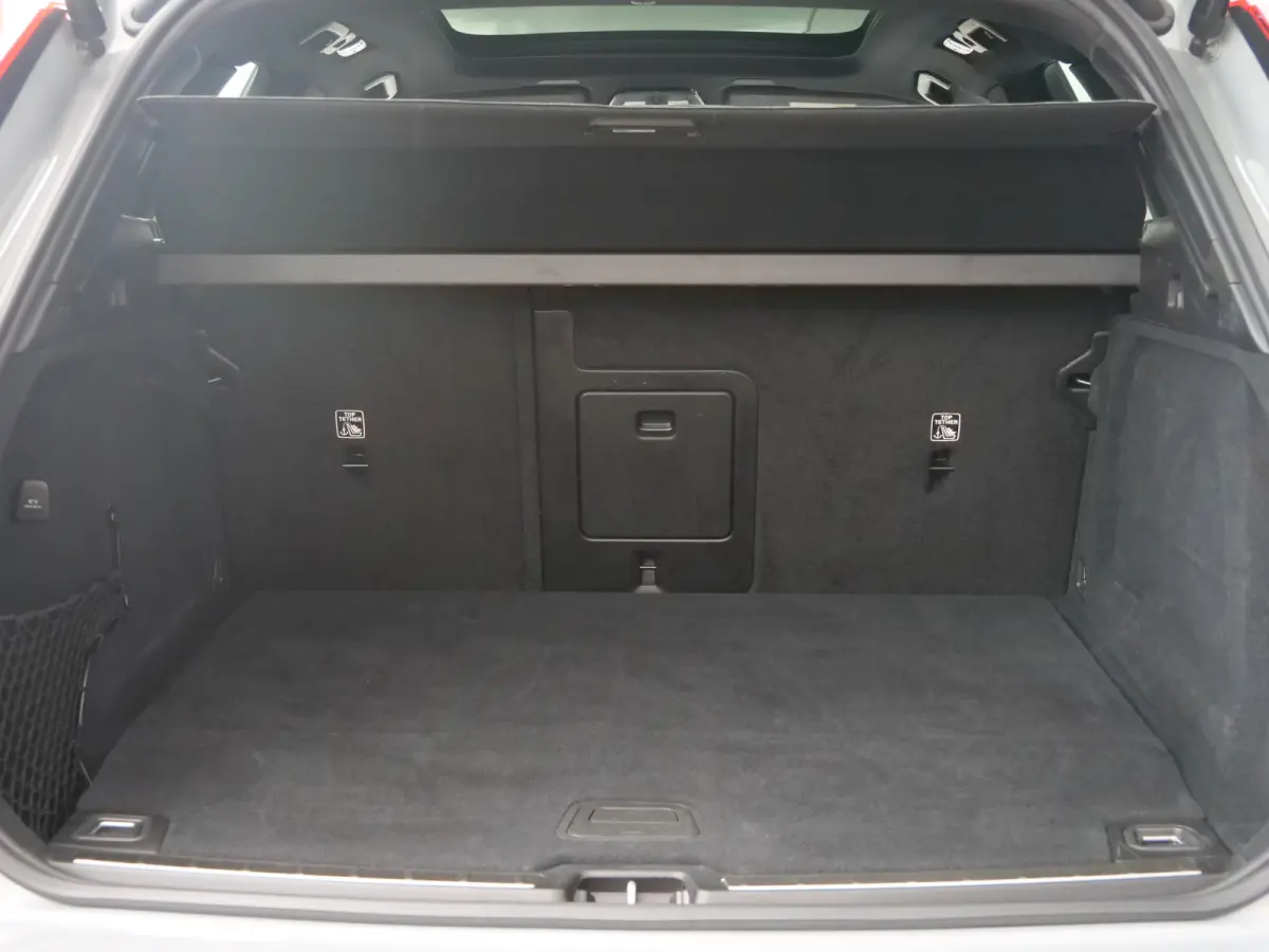 2.0 T6 Plug-in hybrid AWD Plus Dark 350 Pk Automaat Navi / DAB / Apple Carplay / Pano-dak