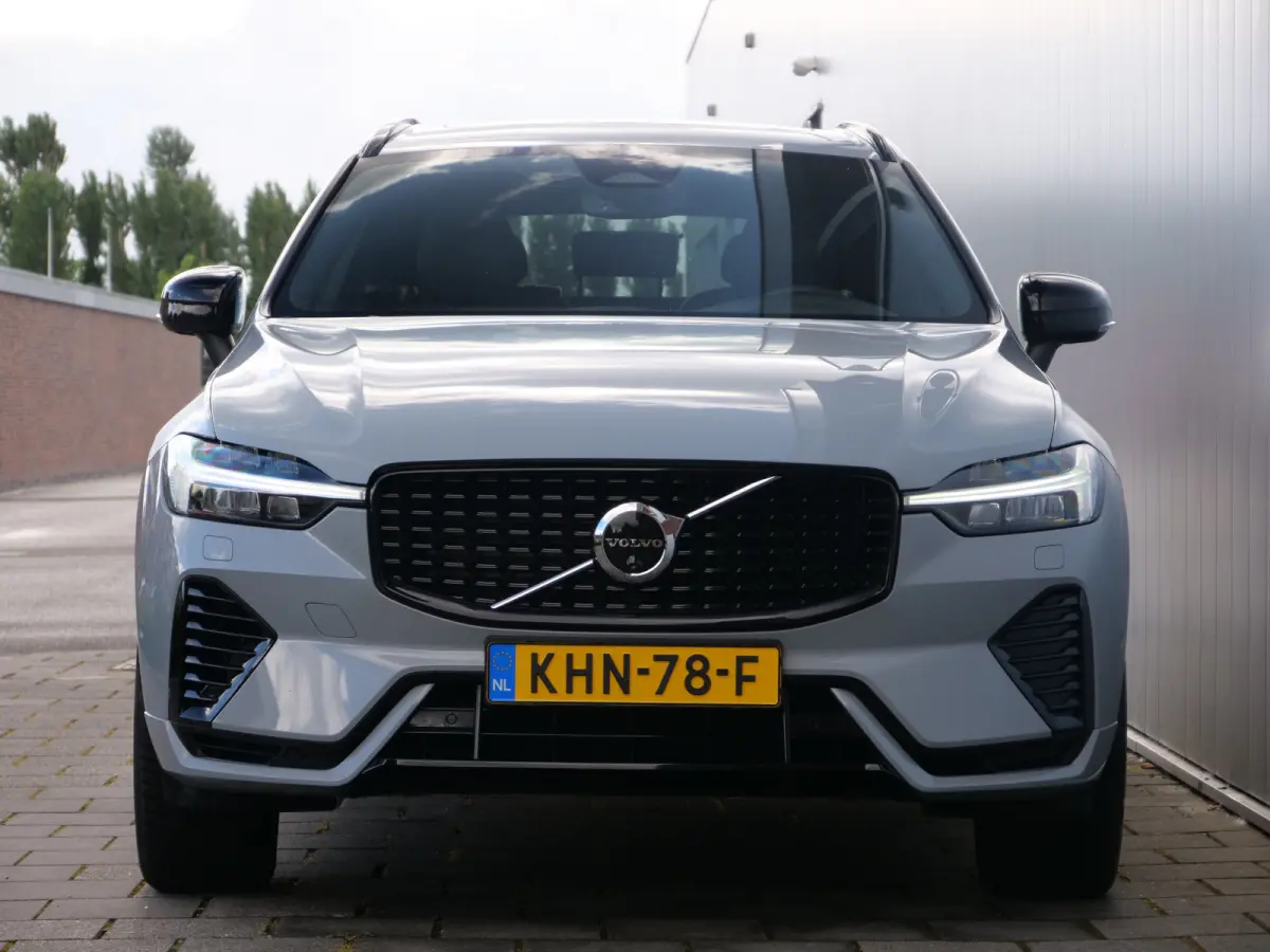 2.0 T6 Plug-in hybrid AWD Plus Dark 350 Pk Automaat Navi / DAB / Apple Carplay / Pano-dak