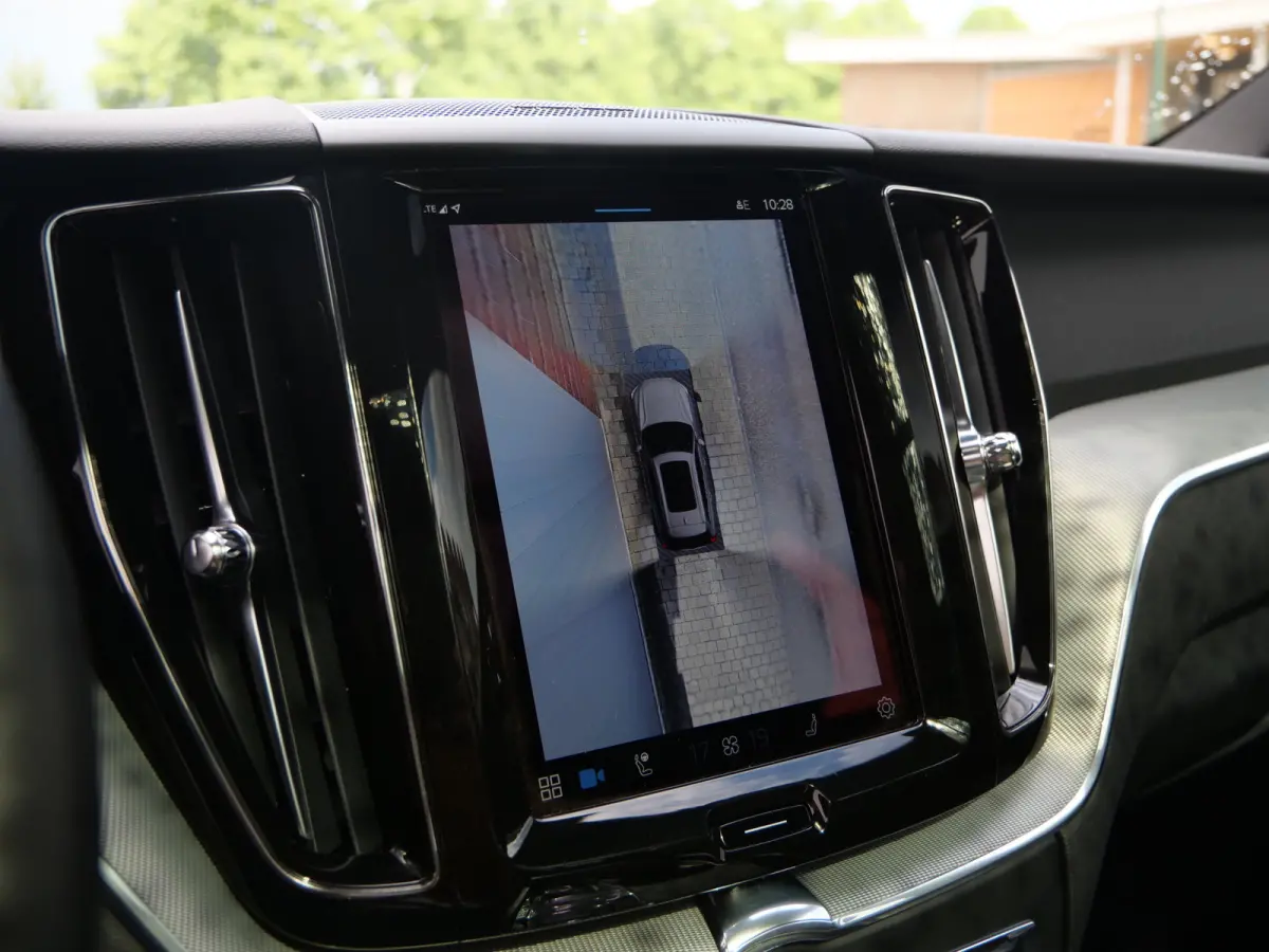 2.0 T6 Plug-in hybrid AWD Plus Dark 350 Pk Automaat Navi / DAB / Apple Carplay / Pano-dak