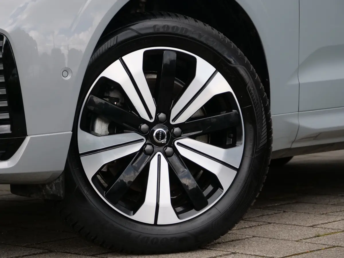 2.0 T6 Plug-in hybrid AWD Plus Dark 350 Pk Automaat Navi / DAB / Apple Carplay / Pano-dak
