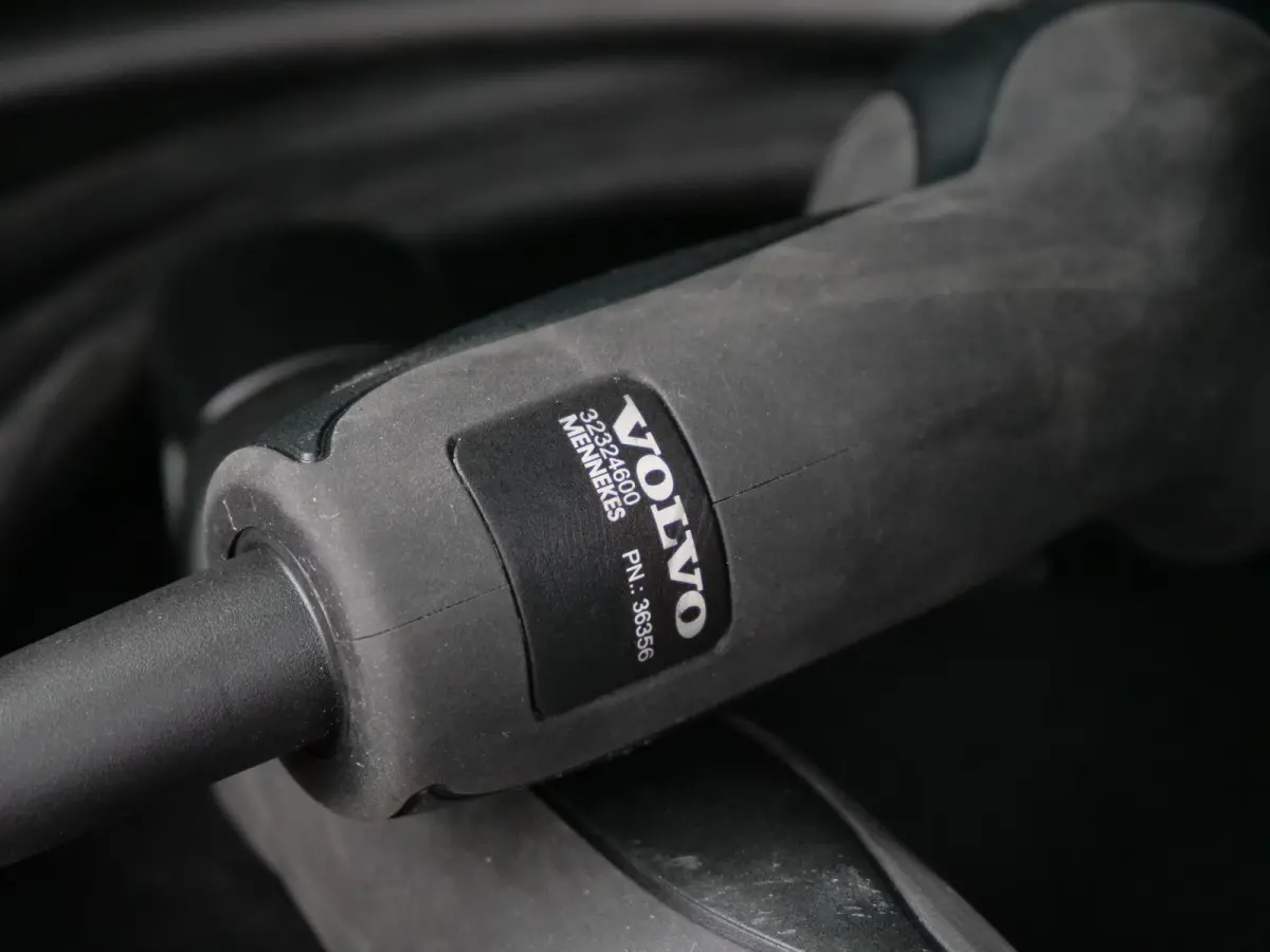 2.0 T6 Plug-in hybrid AWD Plus Dark 350 Pk Automaat Navi / DAB / Apple Carplay / Pano-dak