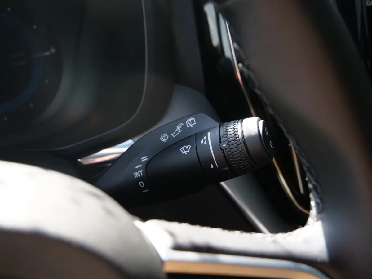 2.0 T6 Plug-in hybrid AWD Plus Dark 350 Pk Automaat Navi / DAB / Apple Carplay / Pano-dak