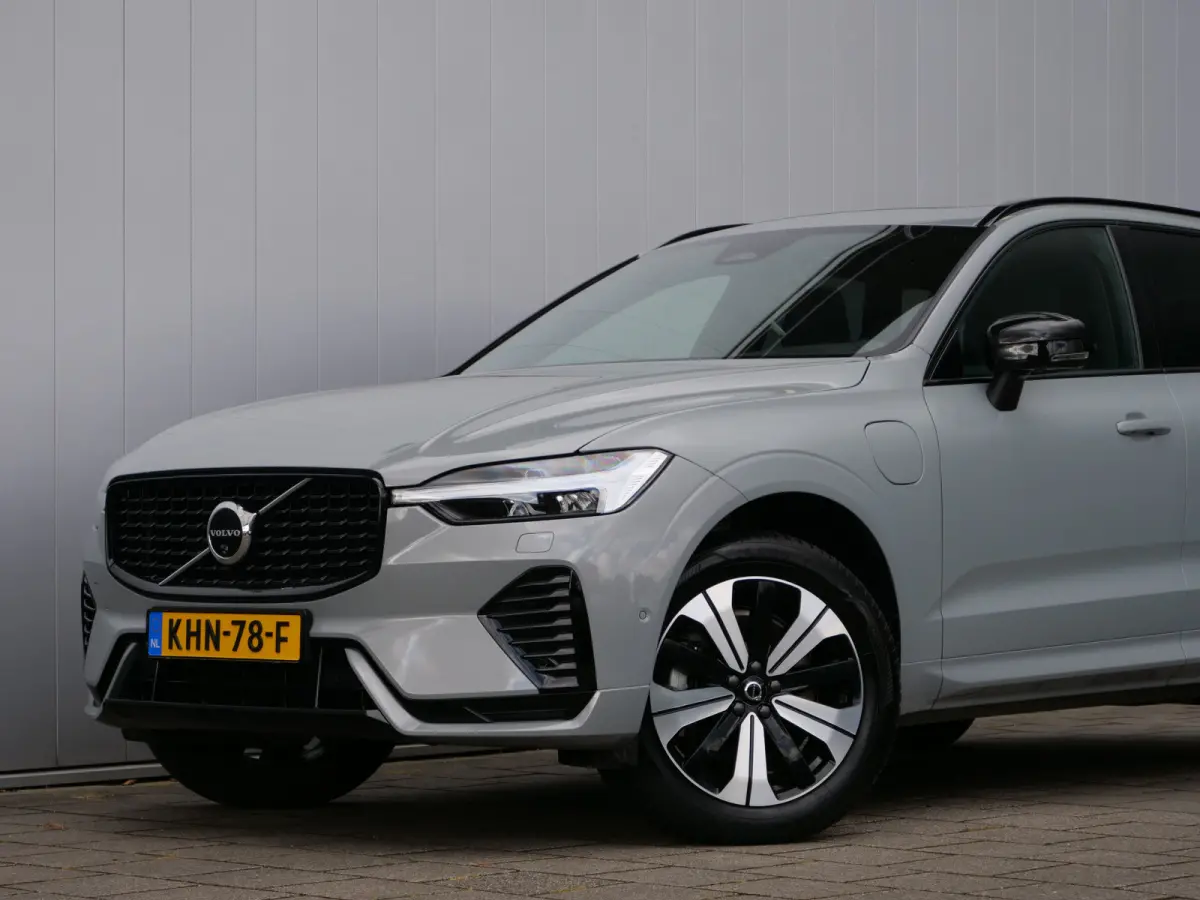 2.0 T6 Plug-in hybrid AWD Plus Dark 350 Pk Automaat Navi / DAB / Apple Carplay / Pano-dak