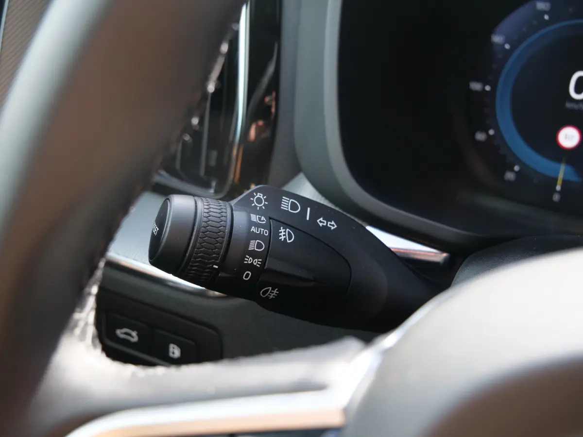 2.0 T6 Plug-in hybrid AWD Plus Dark 350 Pk Automaat Navi / DAB / Apple Carplay / Pano-dak
