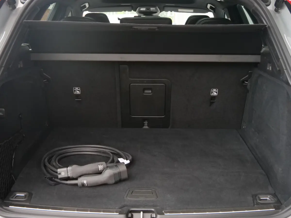 2.0 T6 Plug-in hybrid AWD Plus Dark 350 Pk Automaat Navi / DAB / Apple Carplay / Pano-dak