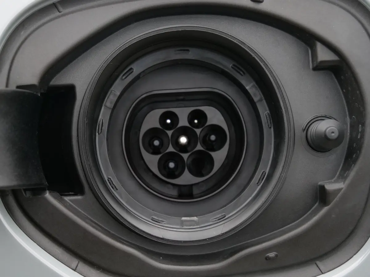 2.0 T6 Plug-in hybrid AWD Plus Dark 350 Pk Automaat Navi / DAB / Apple Carplay / Pano-dak