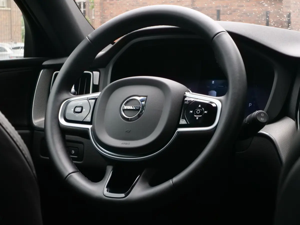 2.0 T6 Plug-in hybrid AWD Plus Dark 350 Pk Automaat Navi / DAB / Apple Carplay / Pano-dak