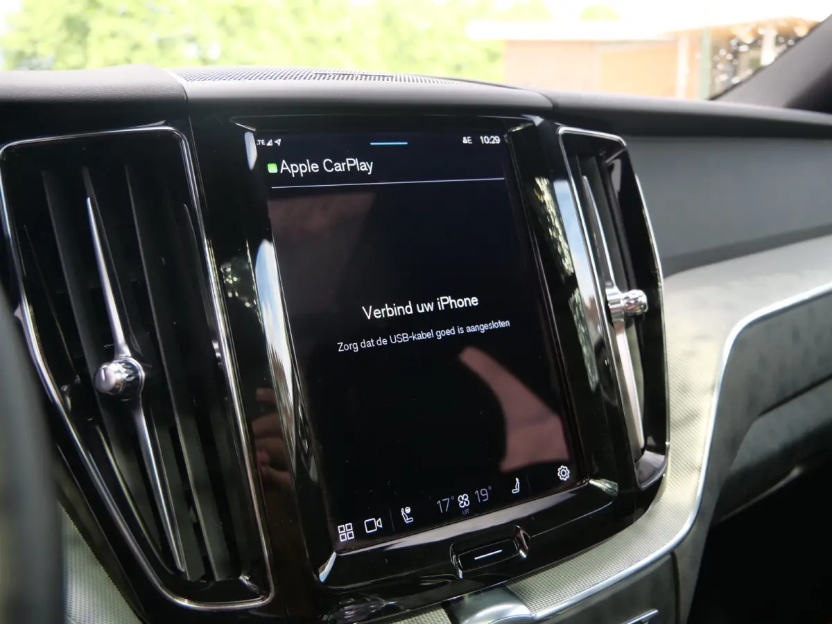 2.0 T6 Plug-in hybrid AWD Plus Dark 350 Pk Automaat Navi / DAB / Apple Carplay / Pano-dak