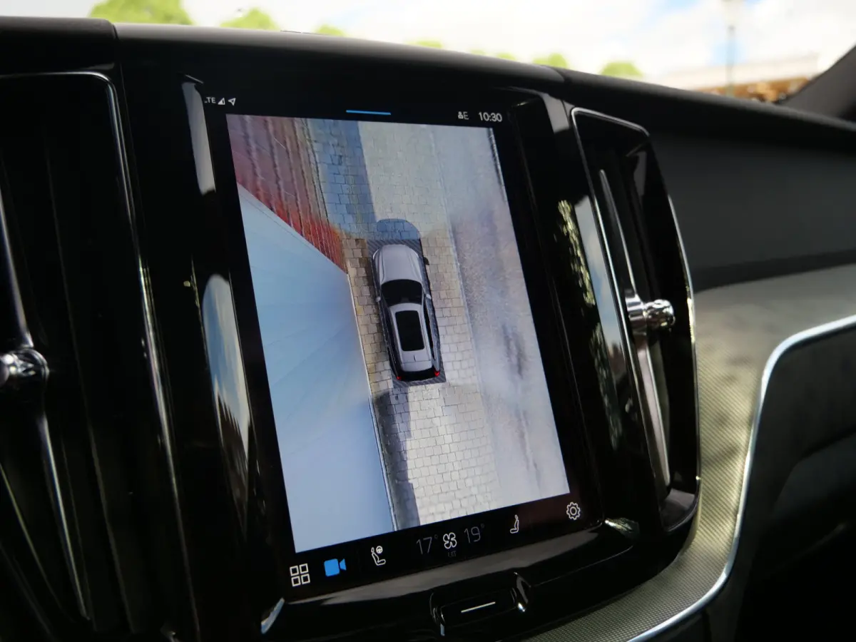 2.0 T6 Plug-in hybrid AWD Plus Dark 350 Pk Automaat Navi / DAB / Apple Carplay / Pano-dak
