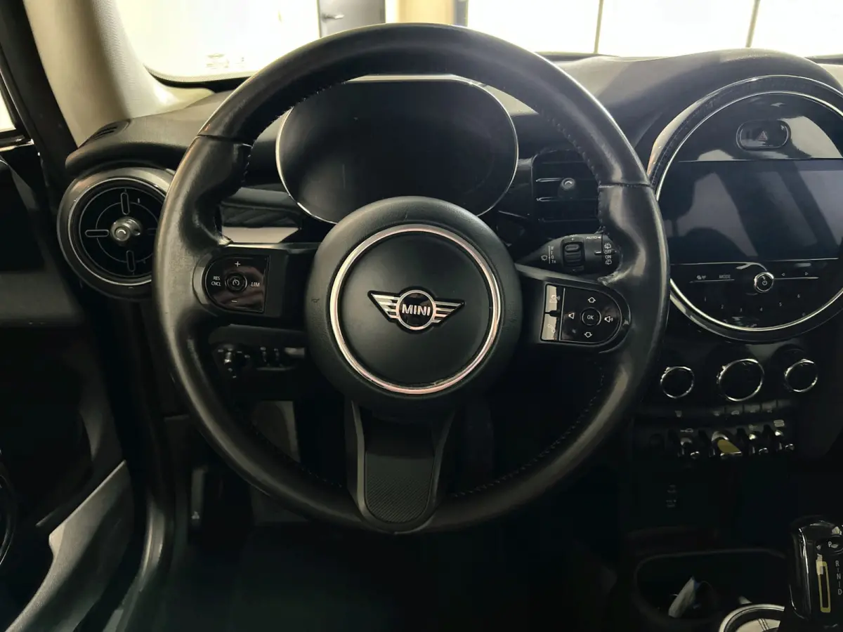 MINI Electric Collection 33 kWh | Tot € 3.000 klantvoordeel* | SOH 93,1 % | Head-up Display | Achteruitrijcamera | Digitaal dashboard