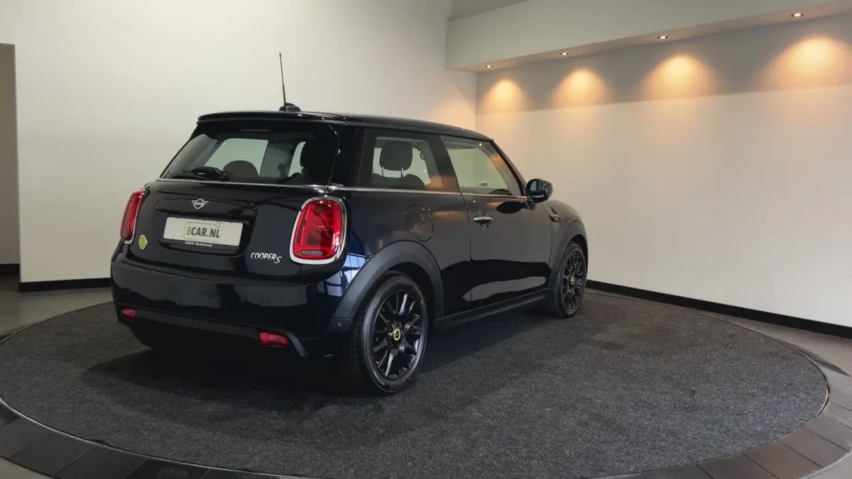 MINI Electric Collection 33 kWh | Tot € 3.000 klantvoordeel* | SOH 93,1 % | Head-up Display | Achteruitrijcamera | Digitaal dashboard