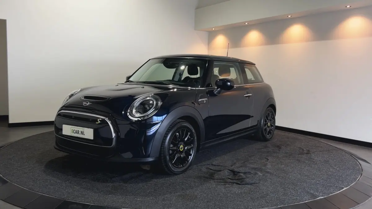 MINI Electric Collection 33 kWh | Tot € 3.000 klantvoordeel* | SOH 93,1 % | Head-up Display | Achteruitrijcamera | Digitaal dashboard
